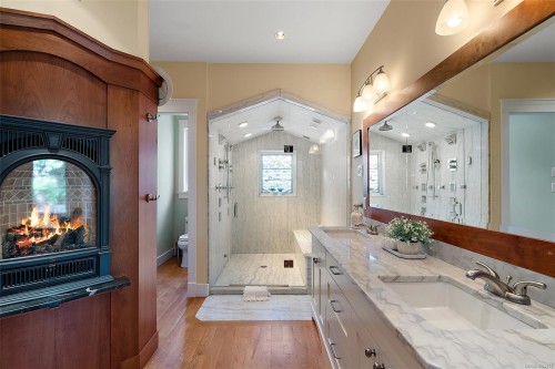 2751 Shoreline Dr, View Royal, BC 