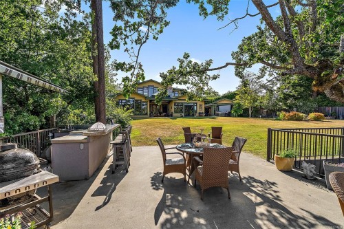 2751 Shoreline Dr, View Royal, BC 