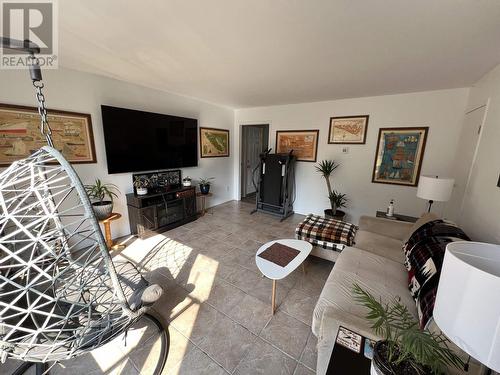 16 Walsh Road, Fort Nelson, BC - Indoor Photo Showing Living Room