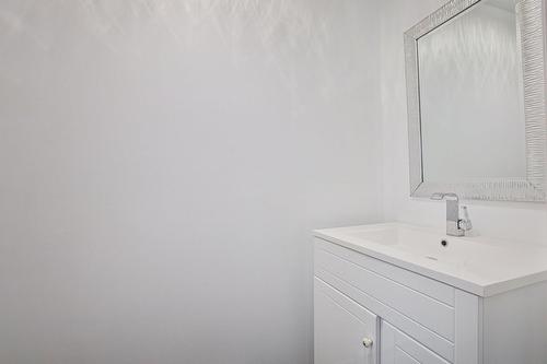 Bathroom - 2336 Rue Harriet-Quimby, Montréal (Saint-Laurent), QC - Indoor Photo Showing Bathroom