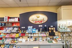 977 Rue Ste-Catherine O.  Montréal (Ville-Marie), QC H3B 4W3