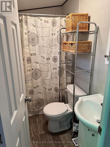 767 Poplar Crescent, Bracebridge (Macaulay), ON - Indoor Photo Showing Bathroom
