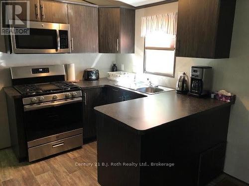 767 Poplar Crescent, Bracebridge (Macaulay), ON - Indoor Photo Showing Kitchen