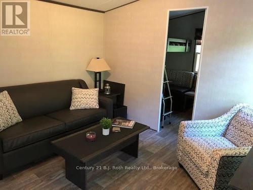 767 Poplar Crescent, Bracebridge (Macaulay), ON - Indoor Photo Showing Living Room