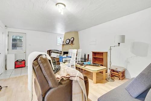 Salon - 22 Rue Daniel, Saint-Sauveur, QC - Indoor Photo Showing Other Room