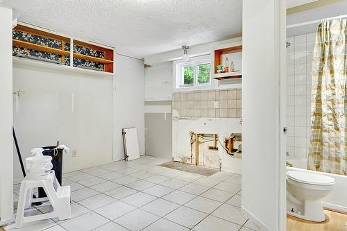 Cuisinette - 22 Rue Daniel, Saint-Sauveur, QC - Indoor Photo Showing Bathroom