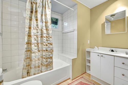 Salle de bains - 22 Rue Daniel, Saint-Sauveur, QC - Indoor Photo Showing Bathroom