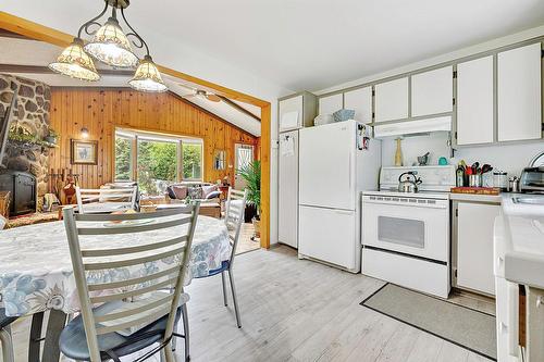 Cuisine - 22 Rue Daniel, Saint-Sauveur, QC - Indoor Photo Showing Kitchen