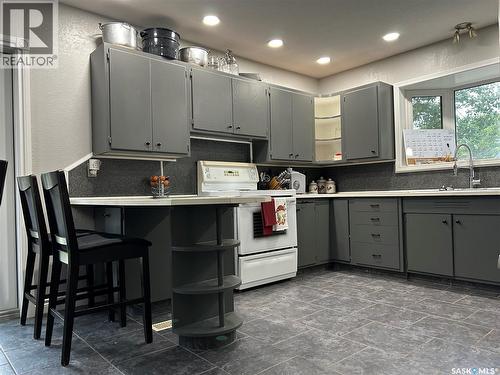 516 First Avenue E, Lampman, SK - Indoor Photo Showing Kitchen