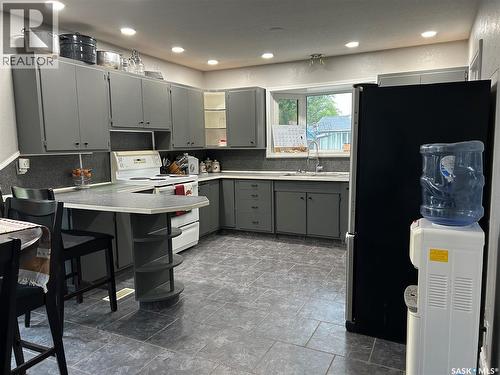 516 First Avenue E, Lampman, SK - Indoor Photo Showing Kitchen