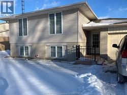 8 REGAL PLACE  Chatham, ON N7M 5P5