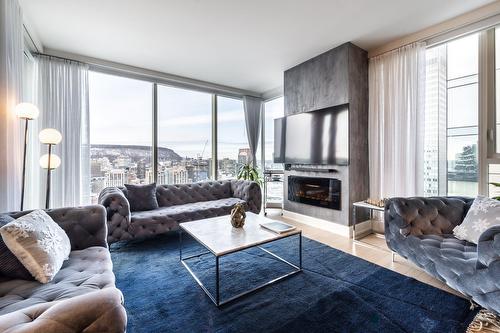 Salon - 3204-1310 Boul. René-Lévesque O., Montréal (Ville-Marie), QC - Indoor Photo Showing Living Room With Fireplace