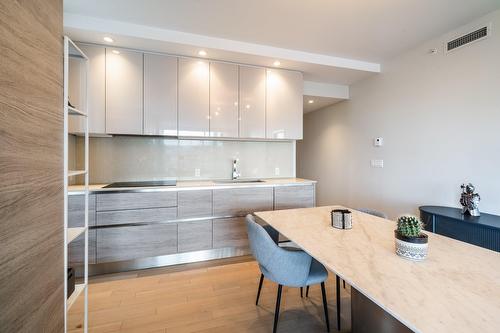 Cuisine - 3204-1310 Boul. René-Lévesque O., Montréal (Ville-Marie), QC - Indoor