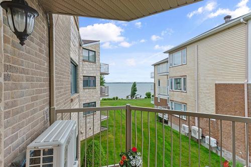 Terrasse - 202-13 Rue St-Laurent, Beauharnois, QC - Outdoor With Exterior