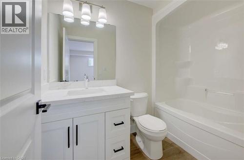 17 Peter Street Unit# 1, Kitchener, ON - Indoor Photo Showing Bathroom