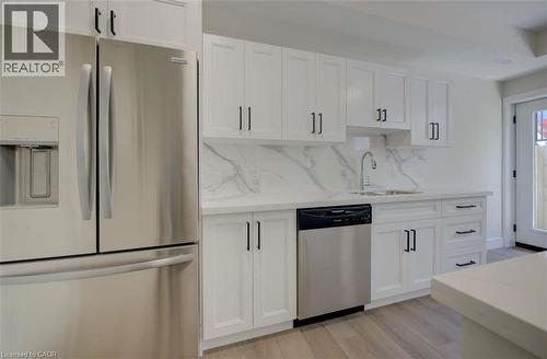 17 Peter Street Unit# 1, Kitchener, ON - Indoor Photo Showing Kitchen
