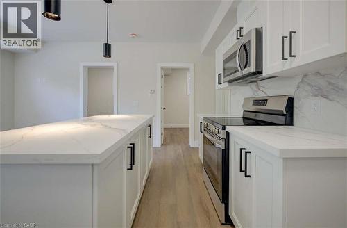 17 Peter Street Unit# 1, Kitchener, ON - Indoor Photo Showing Kitchen