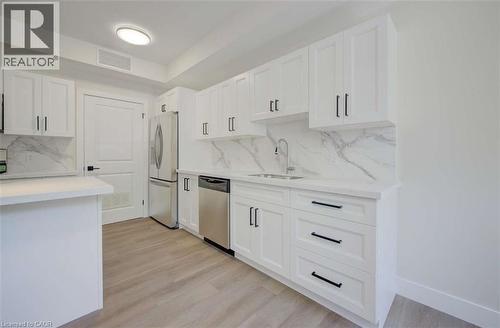 17 Peter Street Unit# 1, Kitchener, ON - Indoor Photo Showing Kitchen