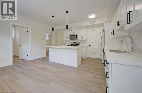17 Peter Street Unit# 1, Kitchener, ON - Indoor Photo Showing Kitchen