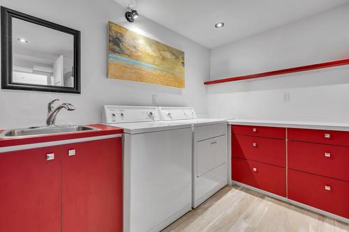 Salle de lavage - 1447 Av. Dobell, Québec (Sainte-Foy/Sillery/Cap-Rouge), QC - Indoor Photo Showing Laundry Room