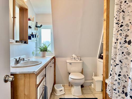 Bathroom - 25 Ch. Du Camping, Les Îles-De-La-Madeleine, QC - Indoor Photo Showing Bathroom