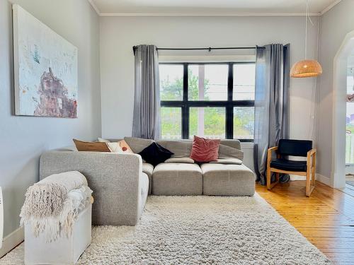 Living room - 25 Ch. Du Camping, Les Îles-De-La-Madeleine, QC - Indoor Photo Showing Living Room