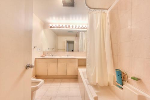 Salle de bains attenante à la CCP - 2 Av. Shorncliffe, Westmount, QC - Indoor Photo Showing Bathroom