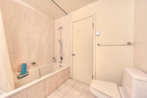 Salle de bains attenante à la CCP - 2 Av. Shorncliffe, Westmount, QC - Indoor Photo Showing Bathroom