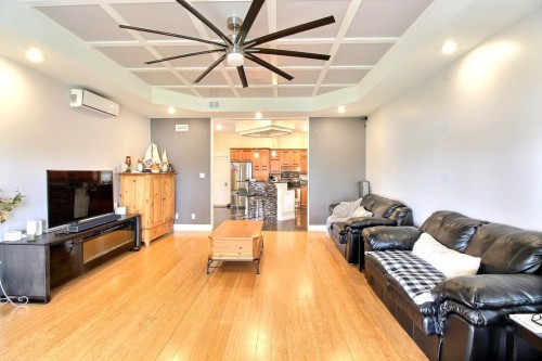 Salon - 385 Rg Du Lac-Aux-Grelots, Courcelles/Saint-Évariste, QC - Indoor