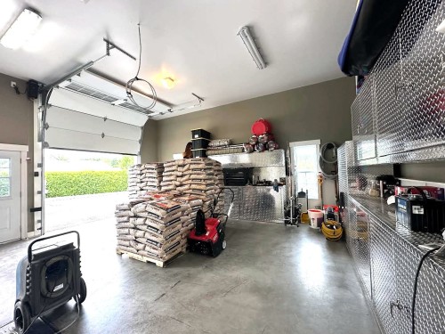 Garage - 385 Rg Du Lac-Aux-Grelots, Courcelles/Saint-Évariste, QC - Indoor Photo Showing Garage