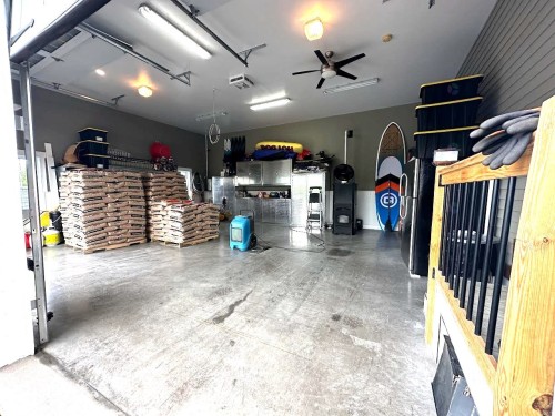 Garage - 385 Rg Du Lac-Aux-Grelots, Courcelles/Saint-Évariste, QC - Indoor Photo Showing Garage