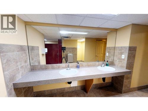 701 14A Crescent Unit# 213 I, Invermere, BC - Indoor Photo Showing Bathroom