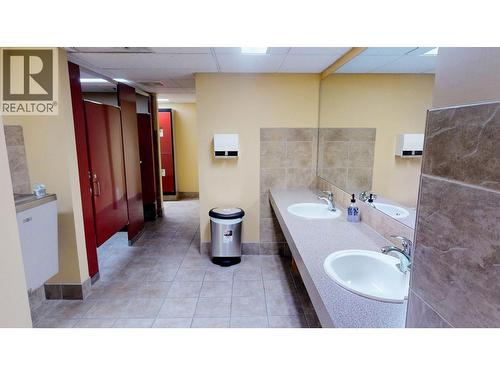 701 14A Crescent Unit# 213 I, Invermere, BC - Indoor Photo Showing Bathroom