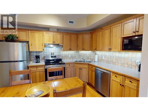 701 14A Crescent Unit# 213 I, Invermere, BC - Indoor Photo Showing Kitchen With Double Sink