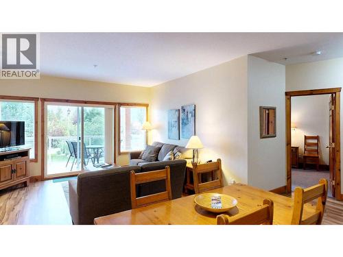 701 14A Crescent Unit# 213 I, Invermere, BC - Indoor Photo Showing Living Room