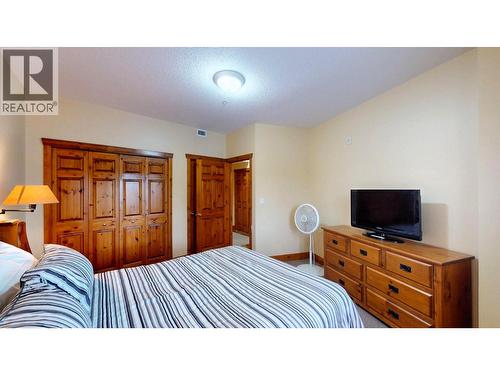 701 14A Crescent Unit# 213 I, Invermere, BC - Indoor Photo Showing Bedroom