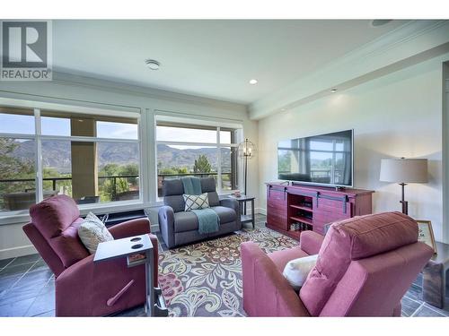 4215 Pebble Beach Drive, Osoyoos, BC - Indoor Photo Showing Living Room