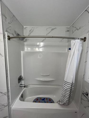 Salle de bains - 265 Rue Boucher, Témiscaming, QC - Indoor Photo Showing Bathroom
