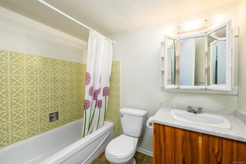 107-611 Macmillan Dr, Sayward, BC - Indoor Photo Showing Bathroom