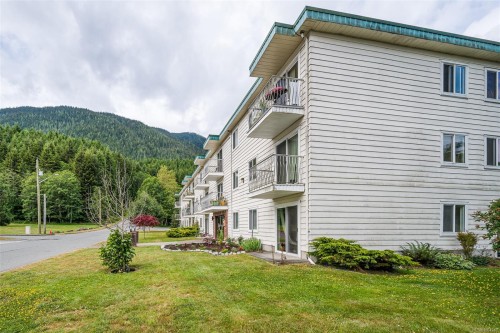 107-611 Macmillan Dr, Sayward, BC - Outdoor