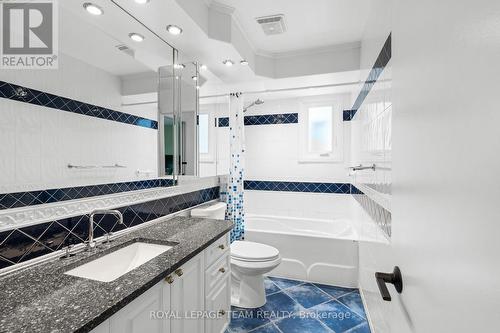 4 - 1011 Prince Of Wales Drive, Ottawa, ON - Indoor Photo Showing Bathroom