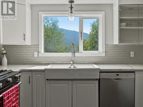6172 Slocan River Road, Winlaw, BC - Indoor Photo Showing Kitchen With Upgraded Kitchen