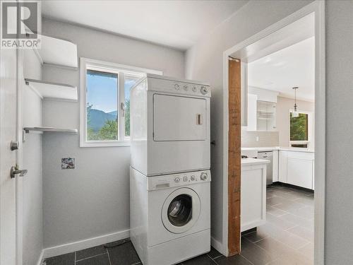 6172 Slocan River Road, Winlaw, BC - Indoor Photo Showing Laundry Room