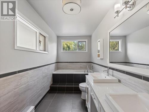 6172 Slocan River Road, Winlaw, BC - Indoor