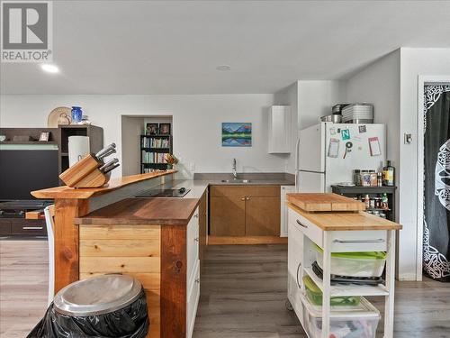 6172 Slocan River Road, Winlaw, BC - Indoor Photo Showing Kitchen