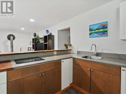 6172 Slocan River Road, Winlaw, BC - Indoor Photo Showing Kitchen