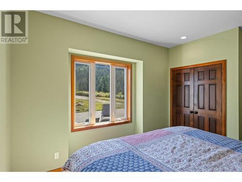 Main floor bedroom - 365 Riverwind Drive, Chase, BC - Indoor Photo Showing Bedroom