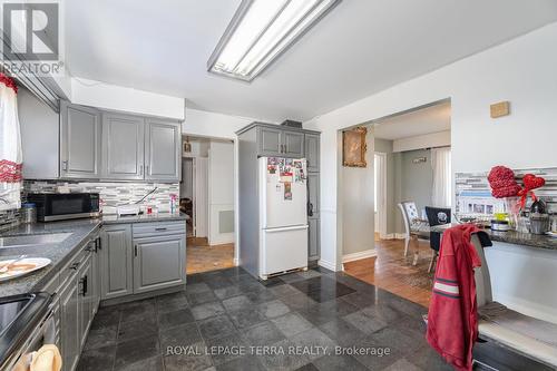 14457 Bramalea Road, Caledon, ON - Indoor Photo Showing Kitchen With Double Sink