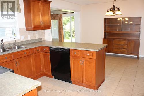 9 Pennsylvania Avenue, Wasaga Beach, ON - Indoor Photo Showing Kitchen With Double Sink