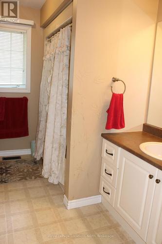 9 Pennsylvania Avenue, Wasaga Beach, ON - Indoor Photo Showing Bathroom